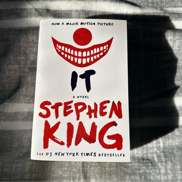 Stephen King Book Collection - Picture 5 of 6